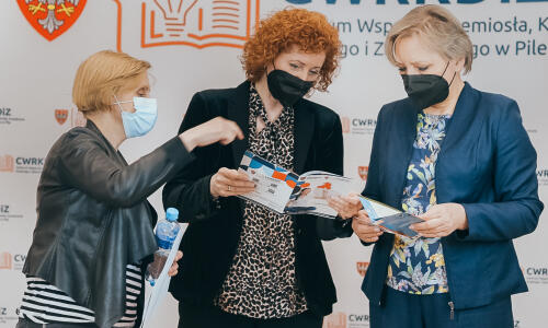 Targi Edukacyjne 2021 Uwaga edukacja  7 i 8 maj; relacja z wydarzenia Zawodowa majowka dzialan online  (1)