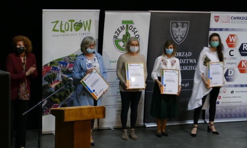 gala konkursu Zloty Herb i Zawodowcy Poszukiwani; 31 maja 2021 roku, Złotów; nagrody; sala kinowa i scena; wręczenie podziekowań szkołom i nauczycielom;2_