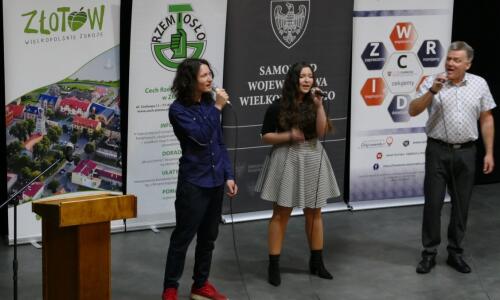 gala konkursu Zloty Herb i Zawodowcy Poszukiwani; 31 maja 2021 roku, Złotów; wystep wokalny uczniów; 2_
