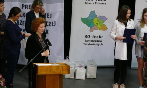 galaZlotyHerb_04032020-24_Easy-Resize.com_