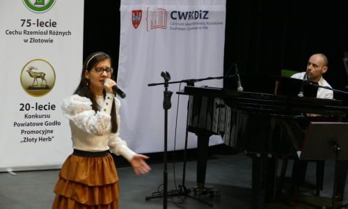 galaZlotyHerb_04032020-6_Easy-Resize.com_